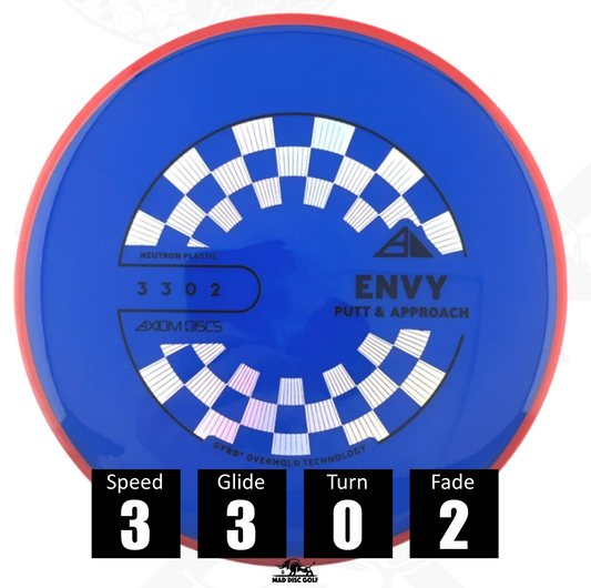Disco de disc golf Axiom Envy de plástico Neutron, con números de vuelo: velocidad 3, planeo 3, giro 0 y desvanecimiento 2.